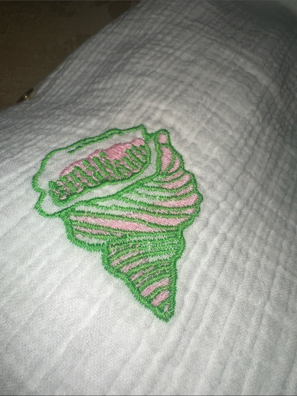 Lilly Pulitzer. Women's white gauze beach coverup with embroidered shells NWT - Picture 6 of 12